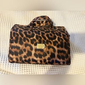 JM New York Leopard Print Compact Travel cosmetic Bag    New no tags